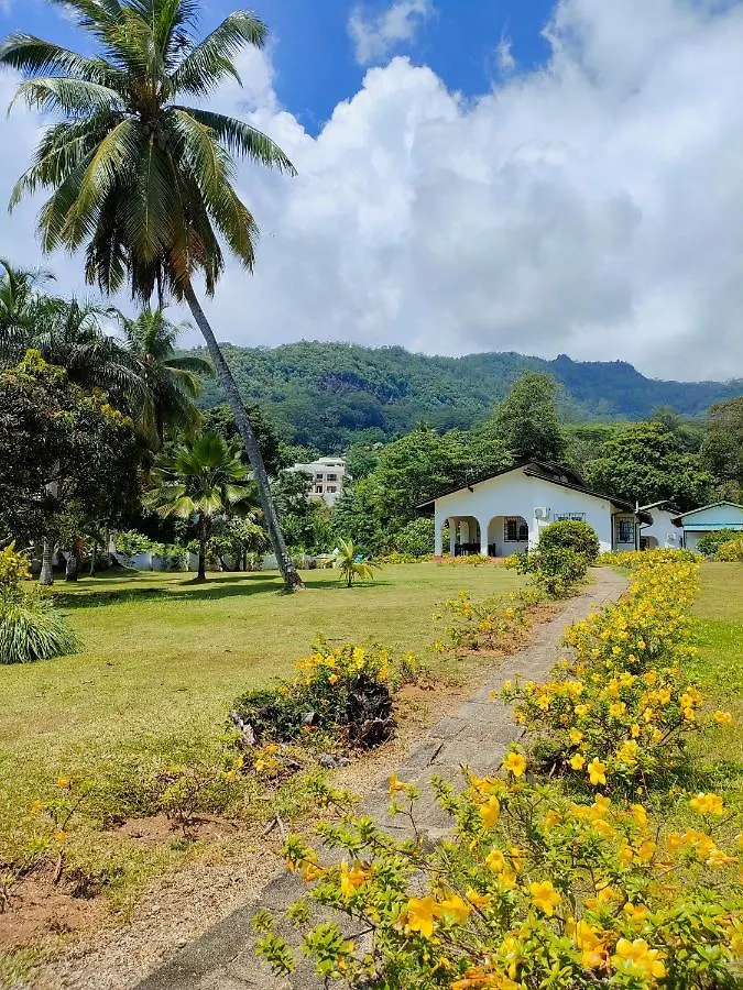 Villa Luana Yuna Au Cap 0*,